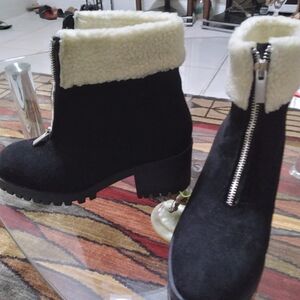 Bella Vita Black and Cream Winter Boots